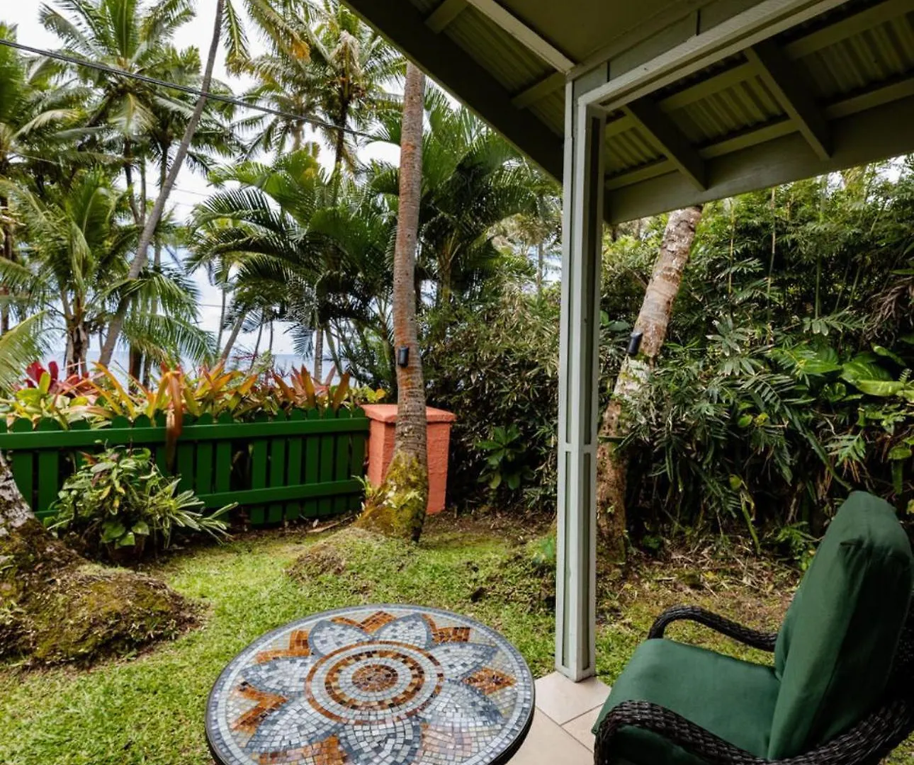 Whale House At Kehena Beach Pahoa